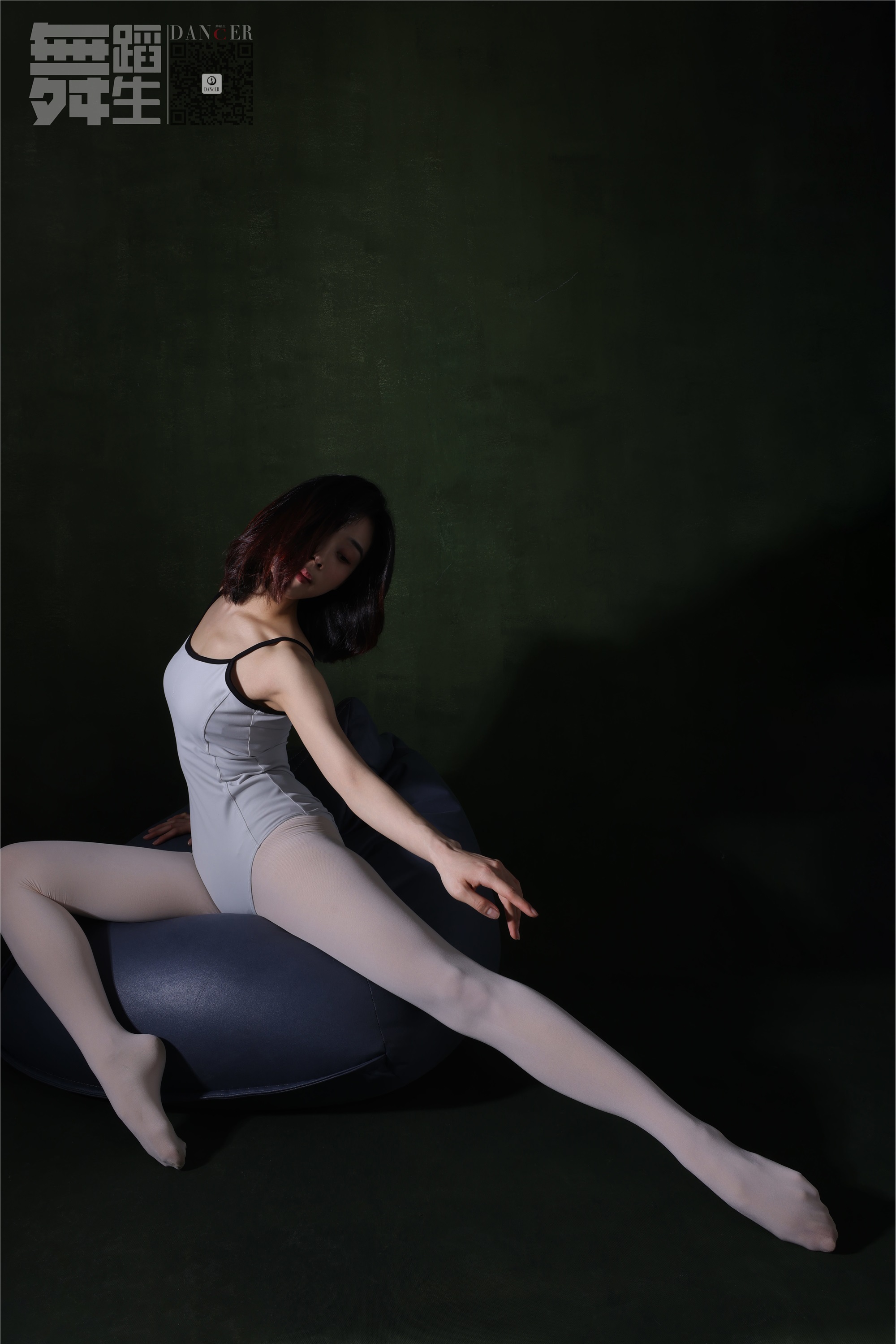 GALLI嘉丽 舞蹈生日记 105 - 黑与白 佚名